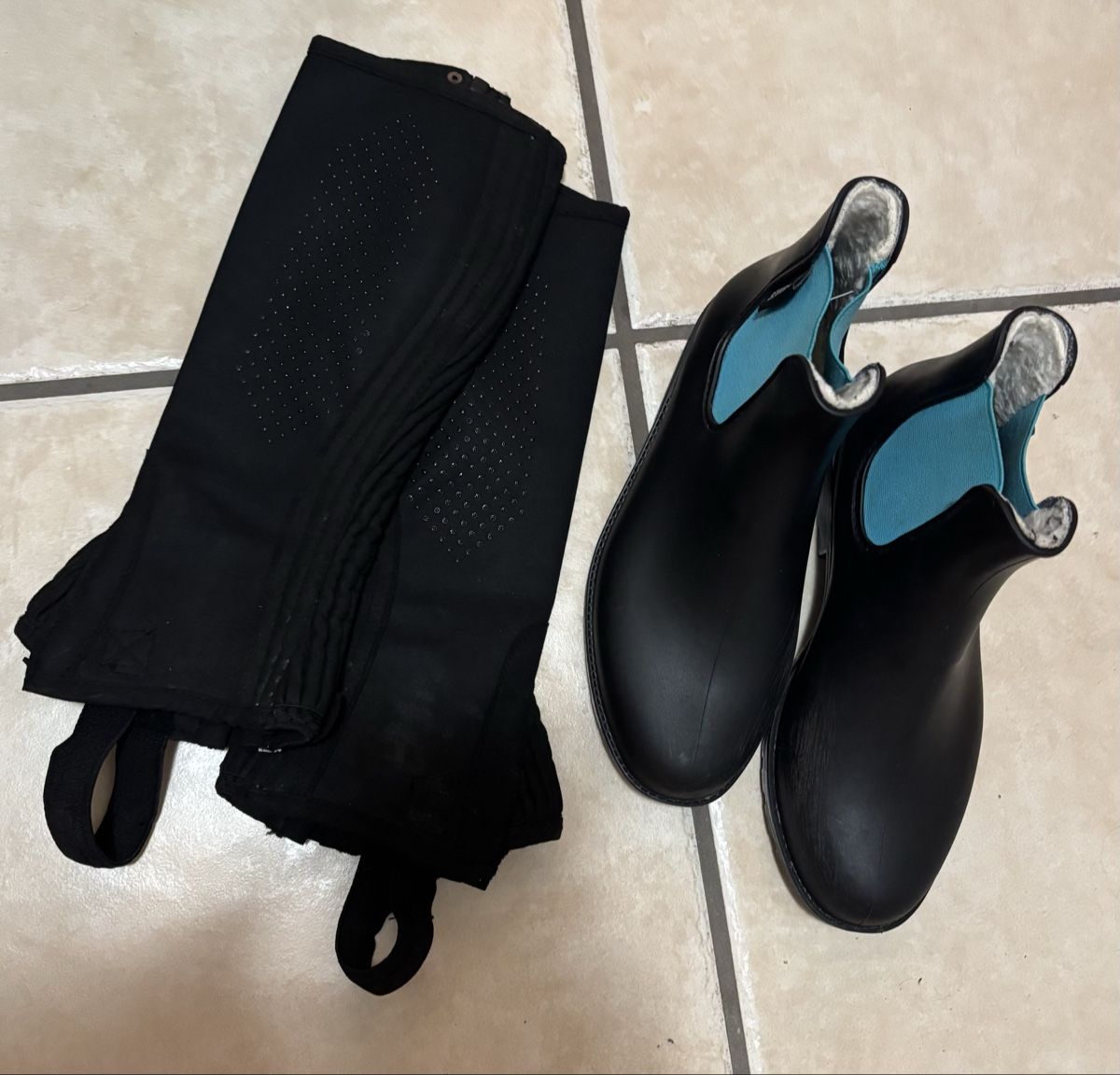 Scarpe per ragazze: Steeds Reitstiefel und Chaps – Usato da Hinwil venduto da princess_12
