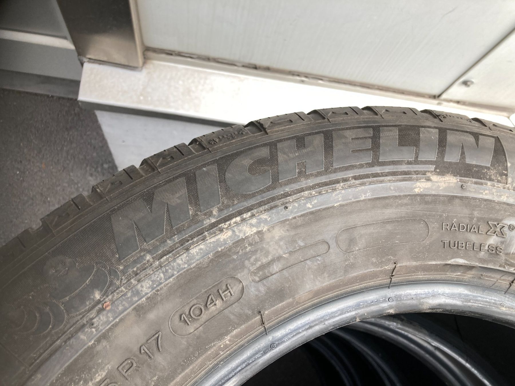 Michelin Pneus & Kompletträder: Winterpneu 235/65R17 Michelin – Gebraucht aus Cham von WB2223 2