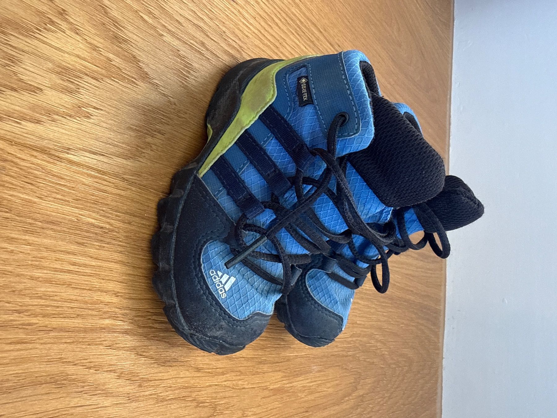 Adidas Schuhe für Jungen: Wanderschuhe Terrex Adidas, Grösse 23 – Gebraucht aus Münchenbuchsee von sterbsli