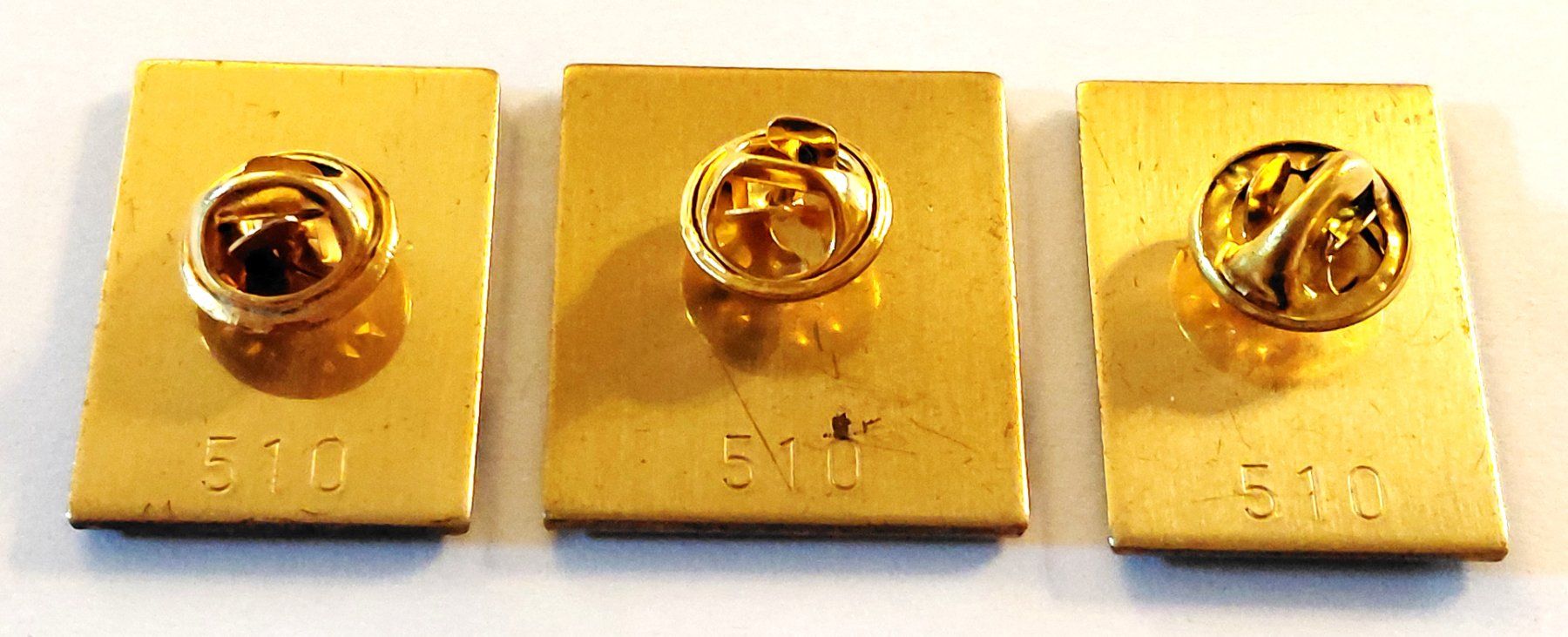 Placchette & Badge: 3 PIN's Pirelli nummertiert – Usato da Luzern venduto da qualifair 1