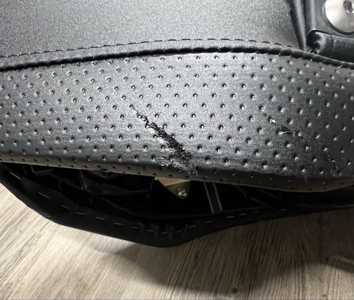 Yamaha Tutti i ricambio per moto: Yamaha XJR selle – Usato da Fribourg venduto da jul_65j9 5