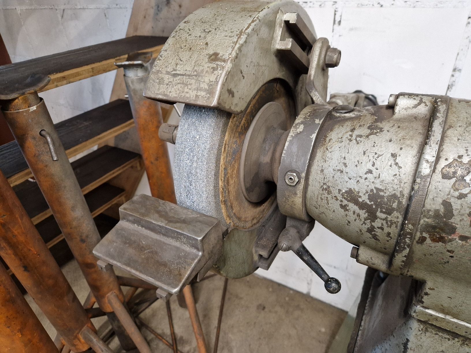 Vitax Tutte le macchine: Vitax Schleiffmaschine / Bandschleiffer – Usato da Herbligen venduto da and_q5hr 2