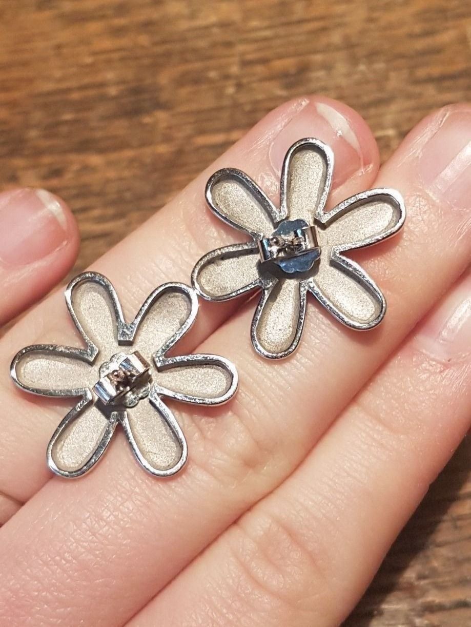 Orecchini pendenti & Orecchini a lobo: Süsse Blumen Ohrstecker aus 18 Karat – Nuovo (secondo la descrizione) da Unterägeri venduto da Altgoldschmuck 4