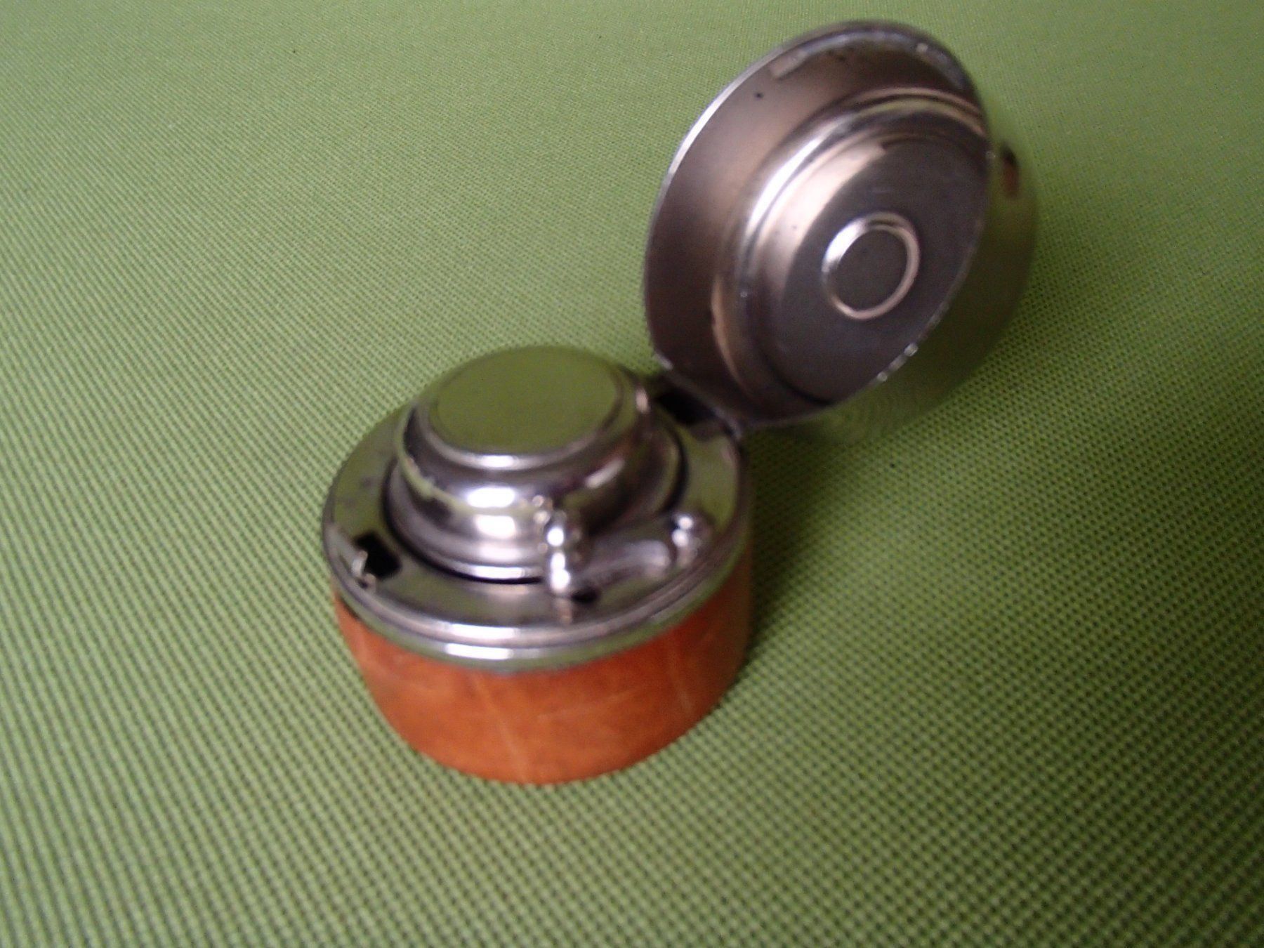 Accessoires: antikes kleines Reise Tintenfässchen mit Leder eingefasst – D'occasion à Schöfflisdorf par pullux 4