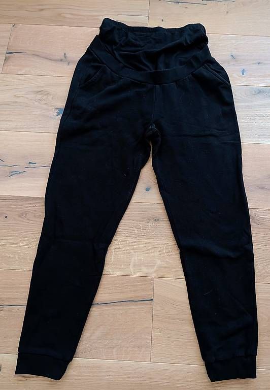 Hometrainer: Trainerhose für Schwangere – Usato da Heiligkreuz (Mels) venduto da Chliniii 1
