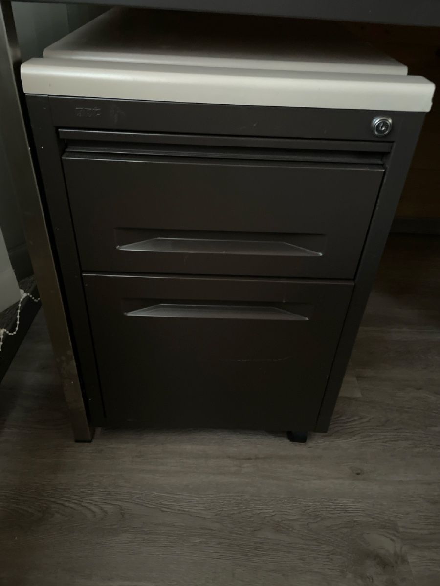 Bureaux: Bureau avec 2 box style LISTA – D'occasion à Corcelles BE par Peichen 2