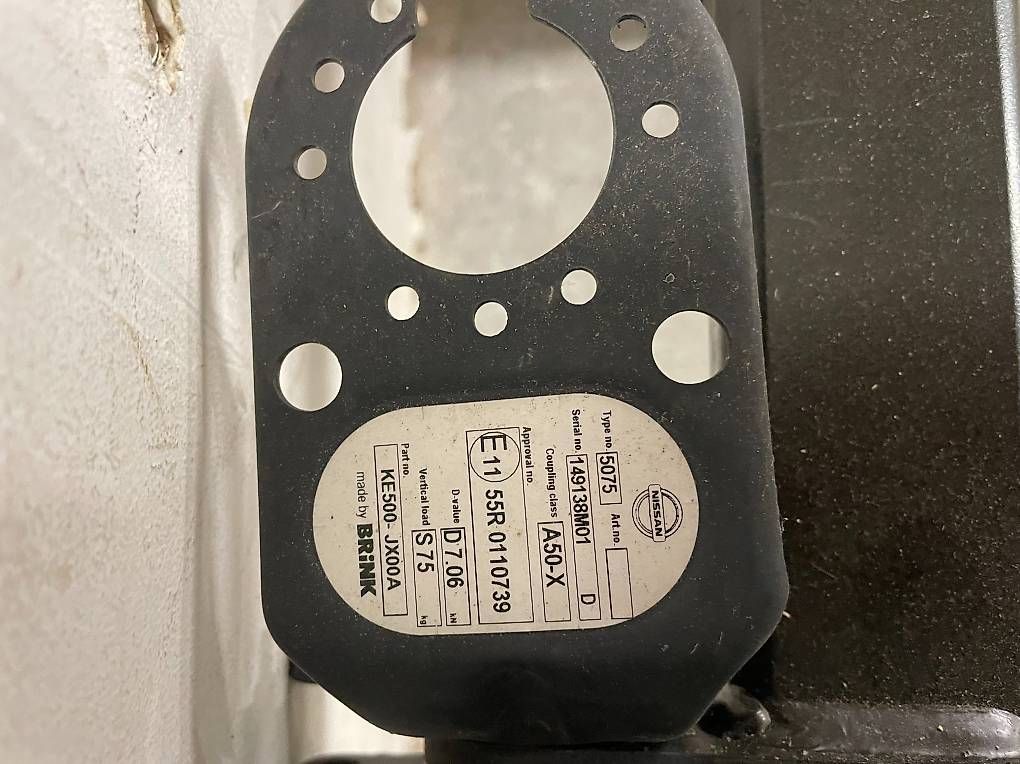 Tutti pezzi di ricambio auto: Attelage Nissan NV 200  – Usato da Zug venduto da Rembrandt2