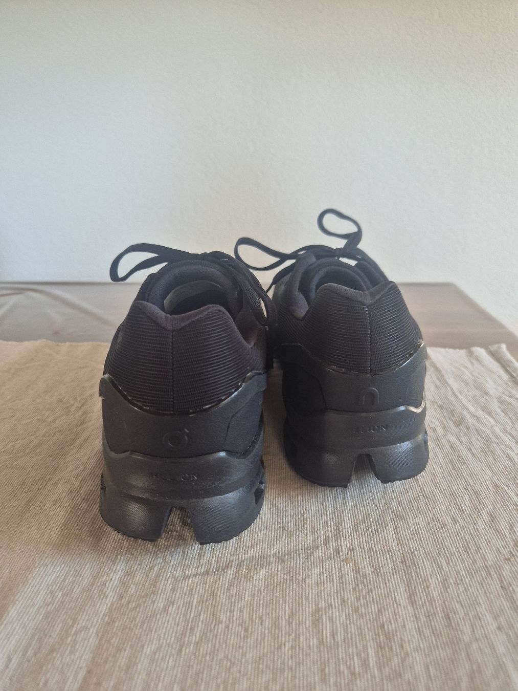 On Scarpe da uomo: ON Cloudstratus Schuhe schwarz Grösse 42.5 – Nuovo (secondo la descrizione) da Wald ZH venduto da lau_6d2z 2