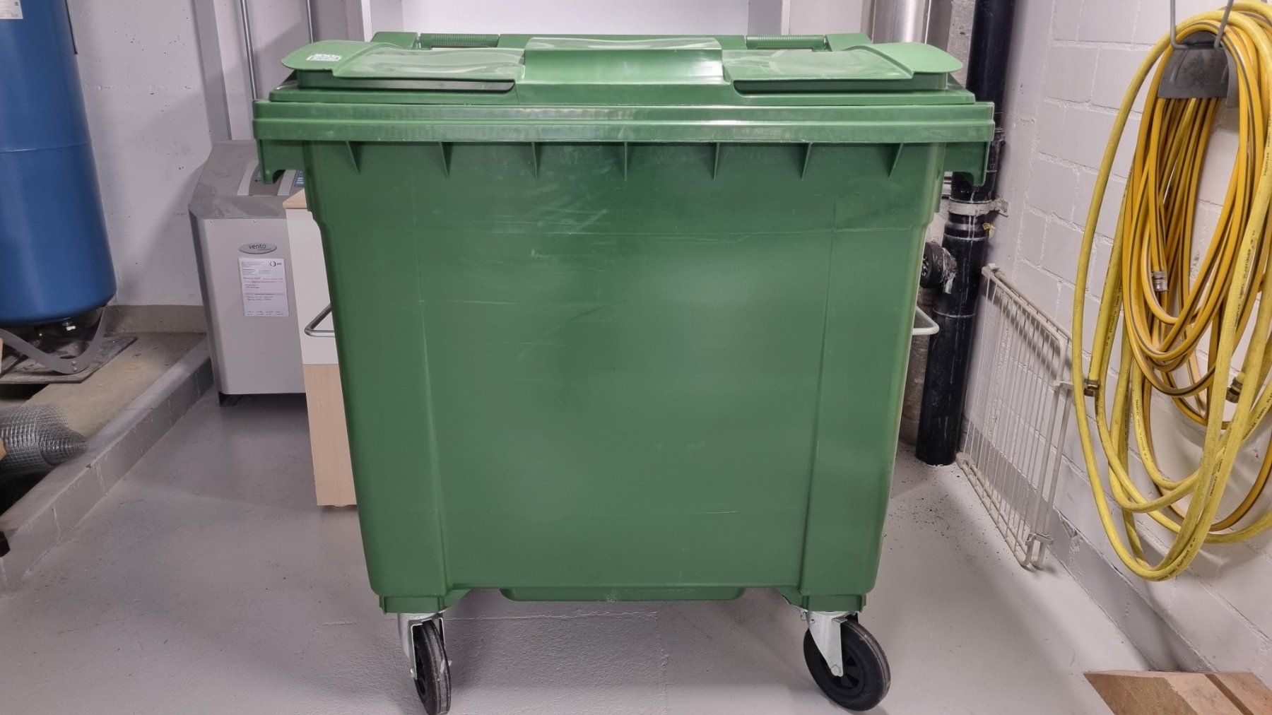 Sonstiges für Büro & Gewerbe: Abfallcontainer Plastic Omnuim – Gebraucht aus Triengen von Technik_Lindenrain