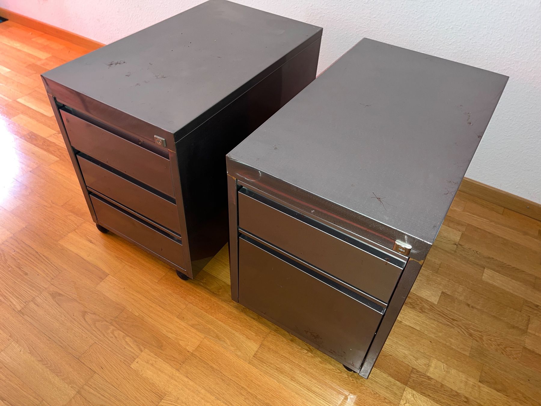 Banconi: 2 Metall-Korpus für Büro oder Werkstatt – Usato da Ennetbaden venduto da royalhighness 1