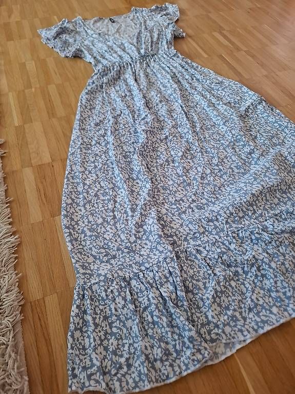 Robes: Langes Damenkleid – D'occasion à Niederuzwil par Liberatopixel 3