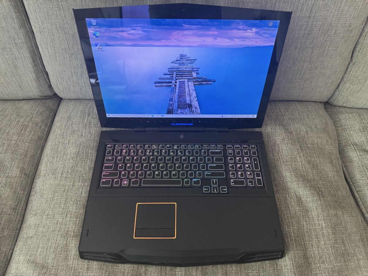 Alienware Notebooks: Alienware M17x R2 Gaming Laptop – Gebraucht aus Adliswil von Busys