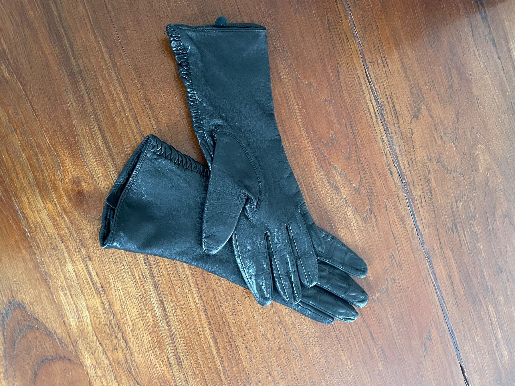 Handschuhe & Handstulpen: Lange schwarze Echtlederhandschuhe – Gebraucht aus Huttwil von heinzdaniel63