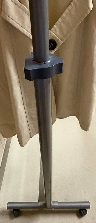 Sonstige Dekorationen & Accessoires: Kleiderständer, höhenverstellbar und rollbar – Gebraucht aus Affoltern am Albis von MASVA 2