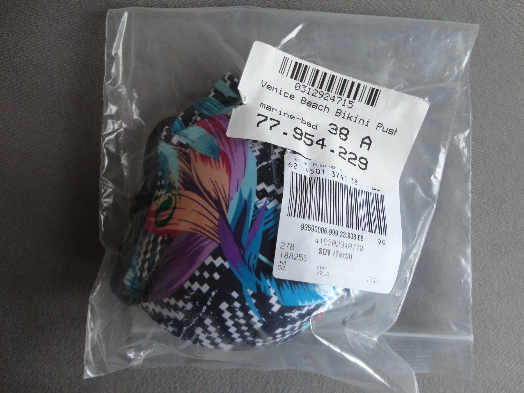 Costumi da bagno & Bikini: Venice Beach Bügel-Bikini Top, "Jane" Cup A38 – Nuovo e nell'imballaggio originale da Dottikon venduto da Facehugger2012