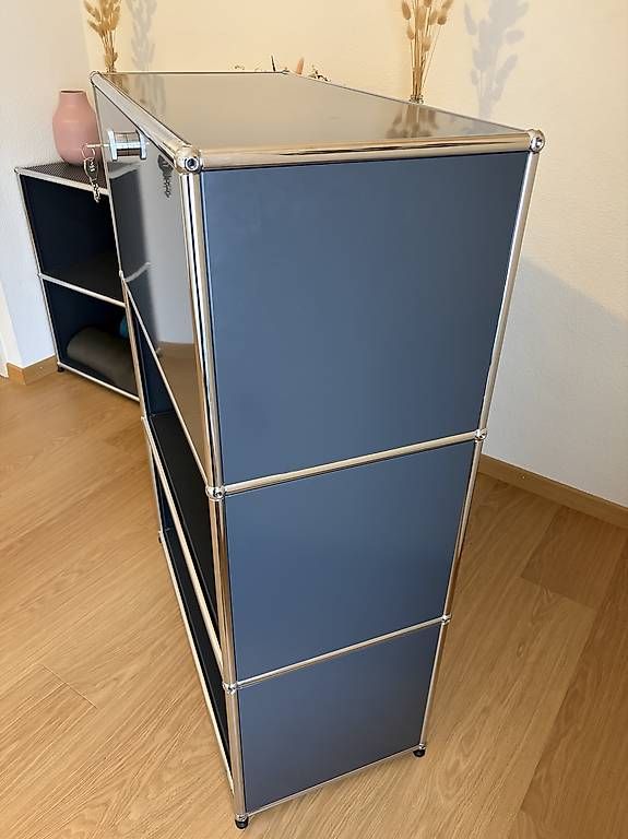Scaffali: USM Haller Regal anthrazit mit Türe – Usato da Basel venduto da jpw_7gqh 1