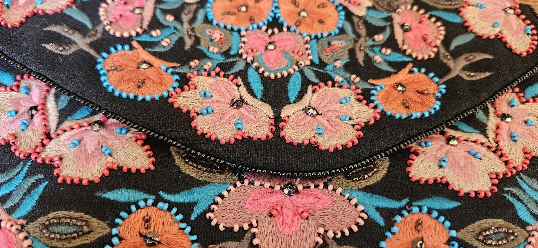 Borse da donna: Clutch mit Perlen und Pailletten NewLook – Nuovo e nell'imballaggio originale da Rombach venduto da ThriftBetter