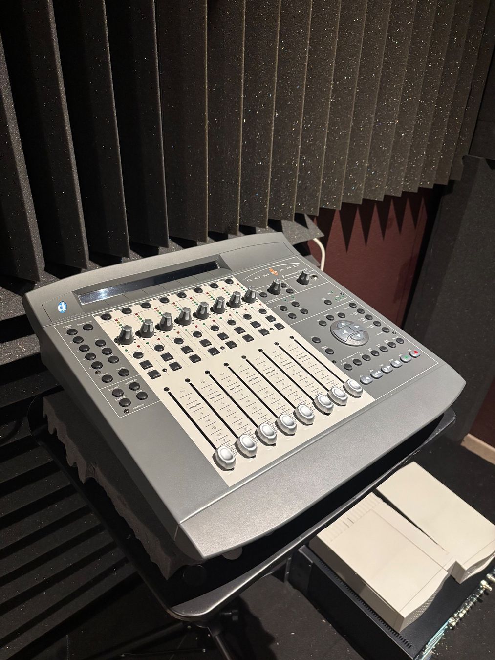 Digidesign Console di mixaggio: Digidesign Command|8 – Pro Tools Control Surfac – Usato da Hombrechtikon venduto da Evindy