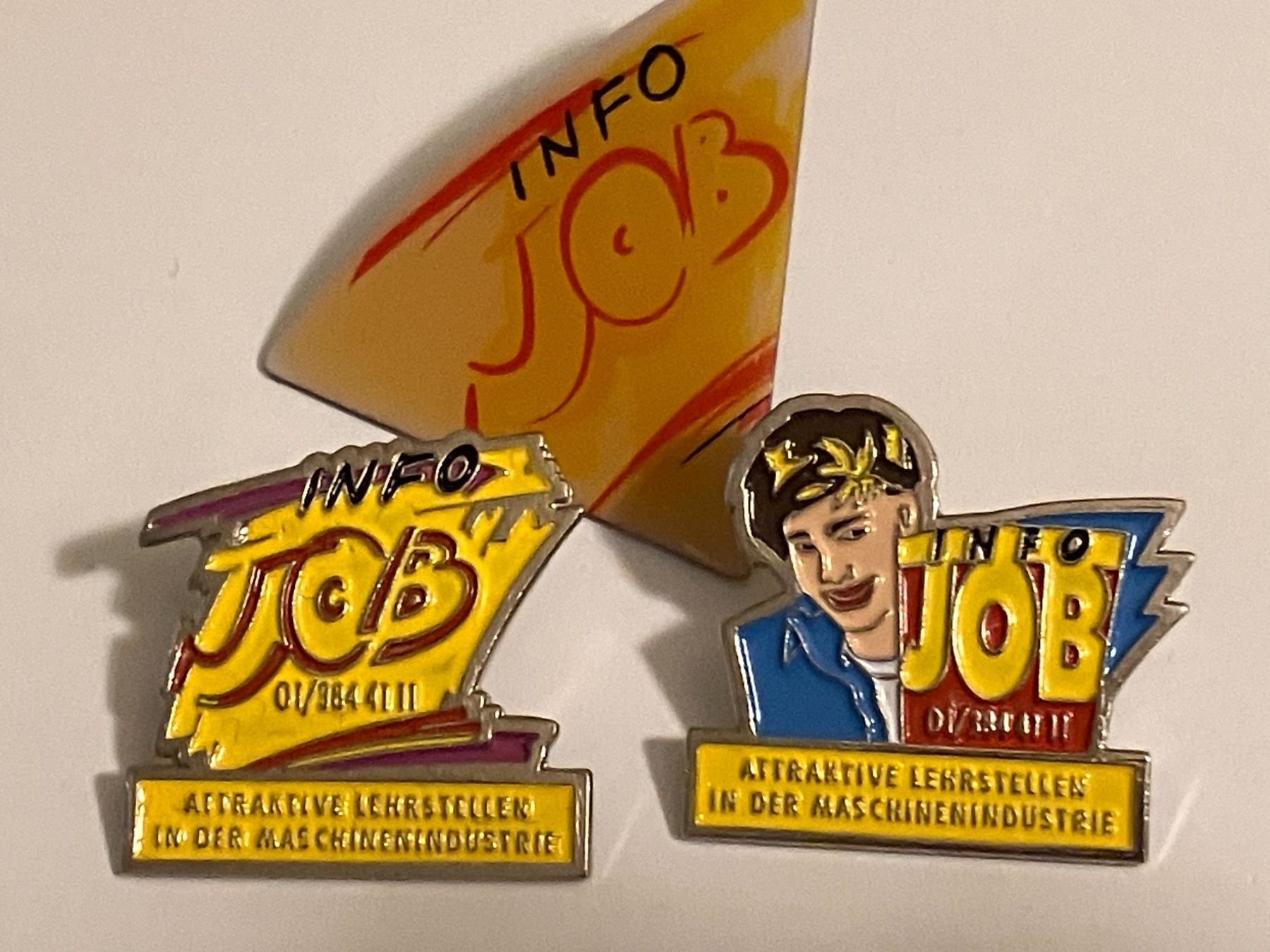 Placchette & Badge: 3 Pin Info Job – Usato da Basel venduto da djwwpp
