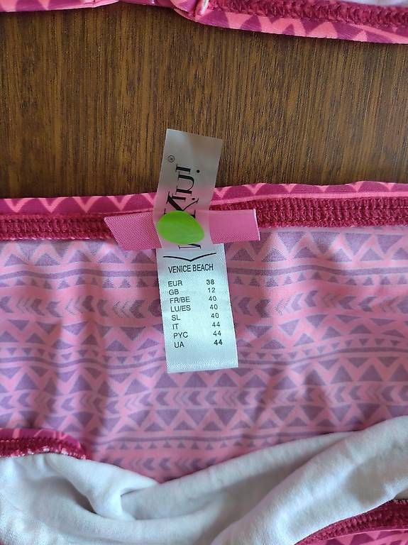 Badekleider & Bikinis: Neuwertiges Bikini, Hose Grösse 38, Bikini Grösse 36 Cup A/B – Gebraucht aus Meilen von Hope777 1