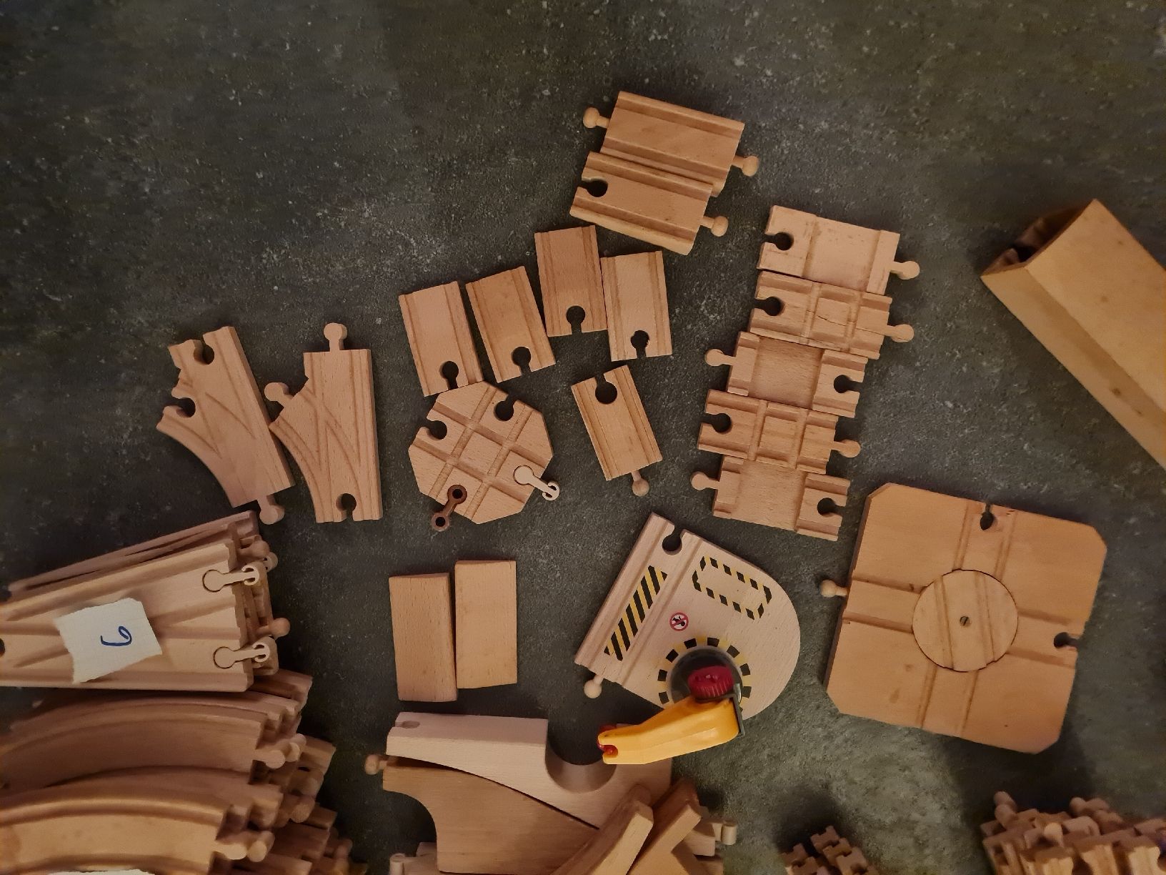 Brio Spielzeuge: Grosses Brio/Ikea Holz Zug/Eisenbahnset – Gebraucht aus Turgi von vivizz 4