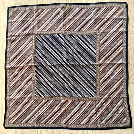 Edler Seidenschal,Tuch, Foulard - handrolliert – 100% Seide