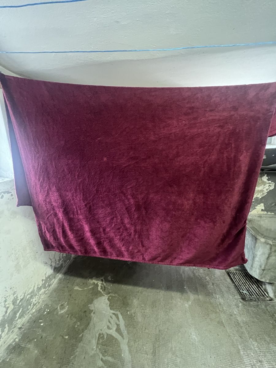 Tessuti: Rote Kuscheldecke ungefähr 140X200cm gewaschen – Usato da Kallnach venduto da luk_9tdh
