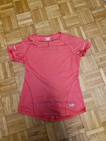 1x Arc'teryx Motus Crew SS Damen T-Shirt Rot 