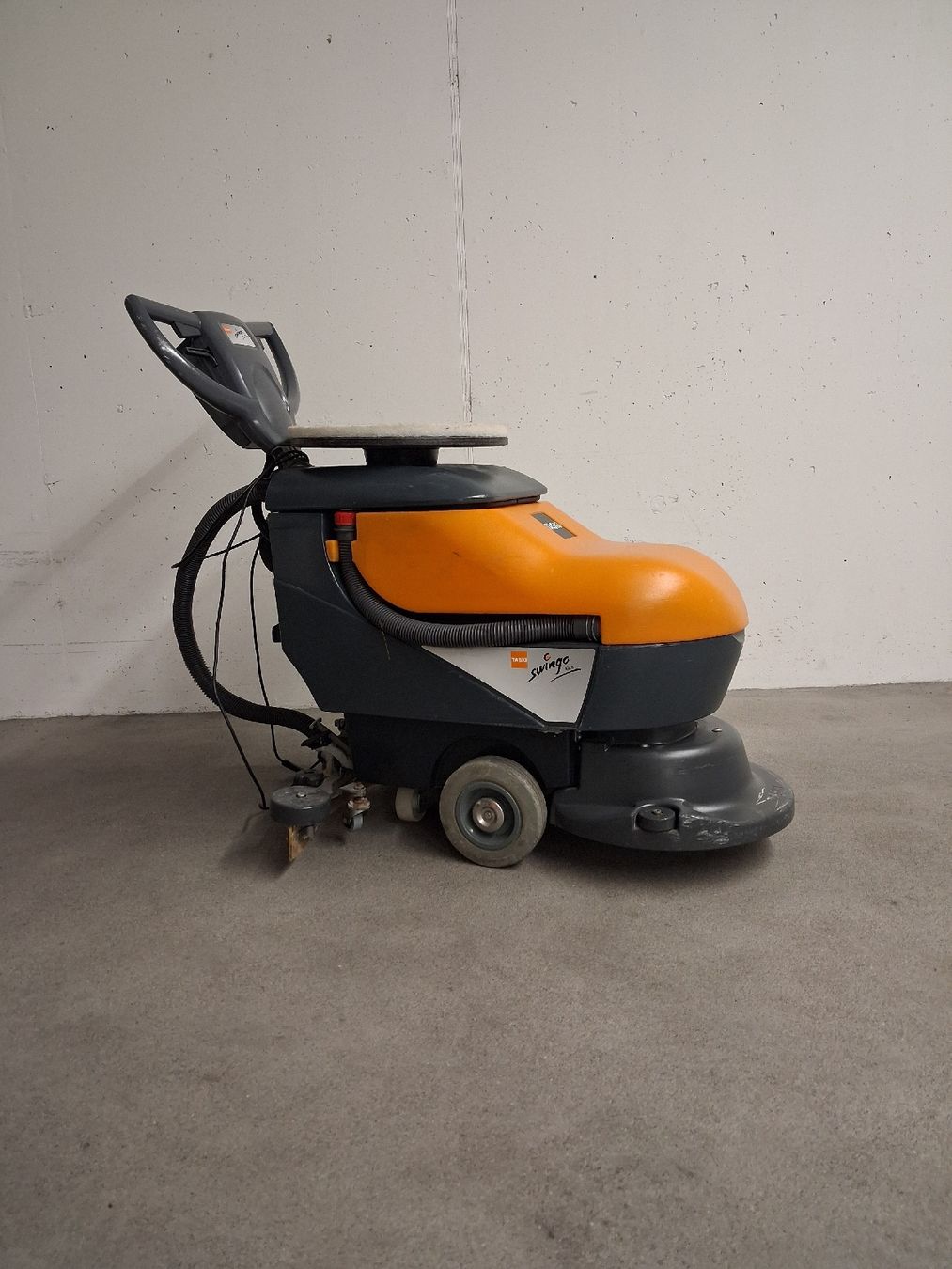 Tutte le macchine: scheuersaugmaschine  taski 450 b  – Usato da Büttikon AG venduto da for_gnt6 1
