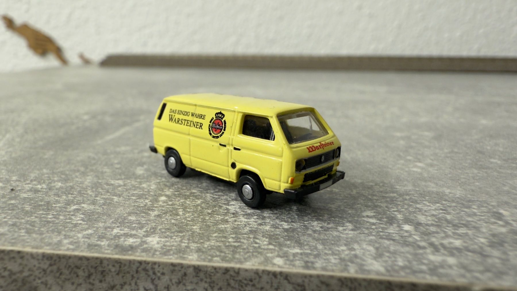Modellini di ferrovie: Minis Modellbahnauto VW Bus Warsteiner Masstab 1:16 – Usato da Windlach venduto da Kelebra 1