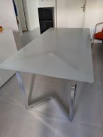 Esstisch Glasplatte matt Metallgestell gebrauchter Zustand