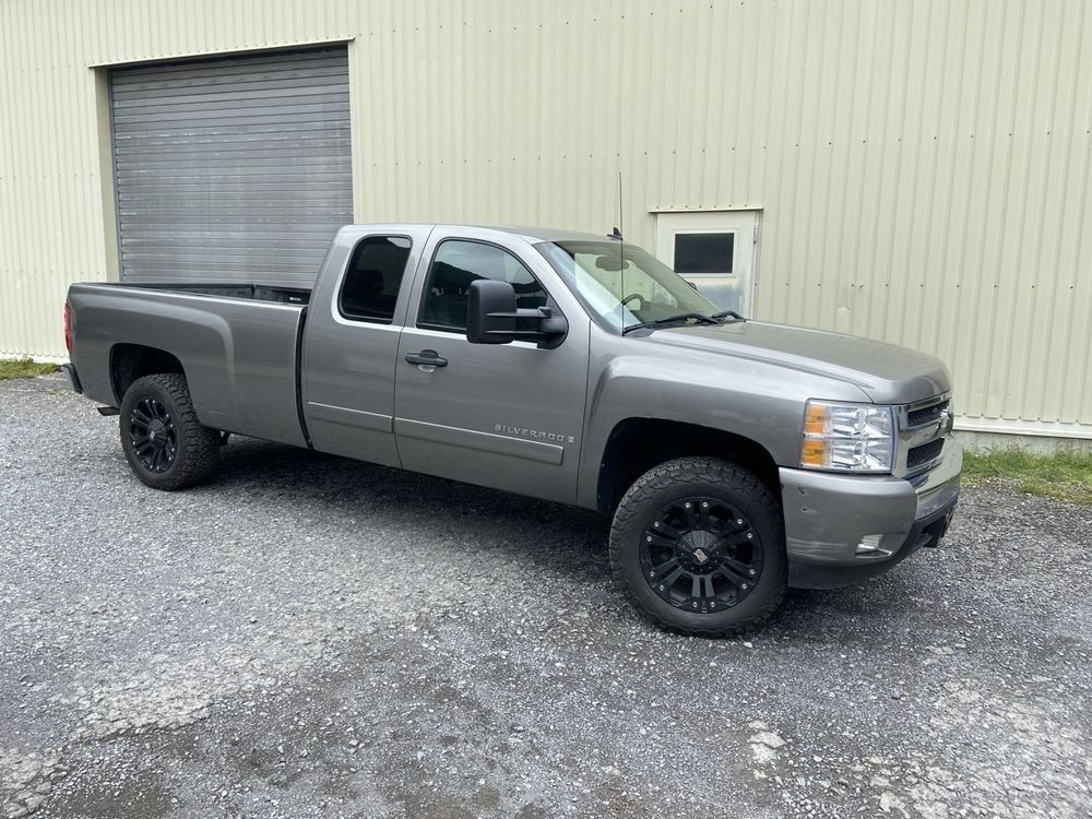 Chevy Silverado Pick Up Long Bed