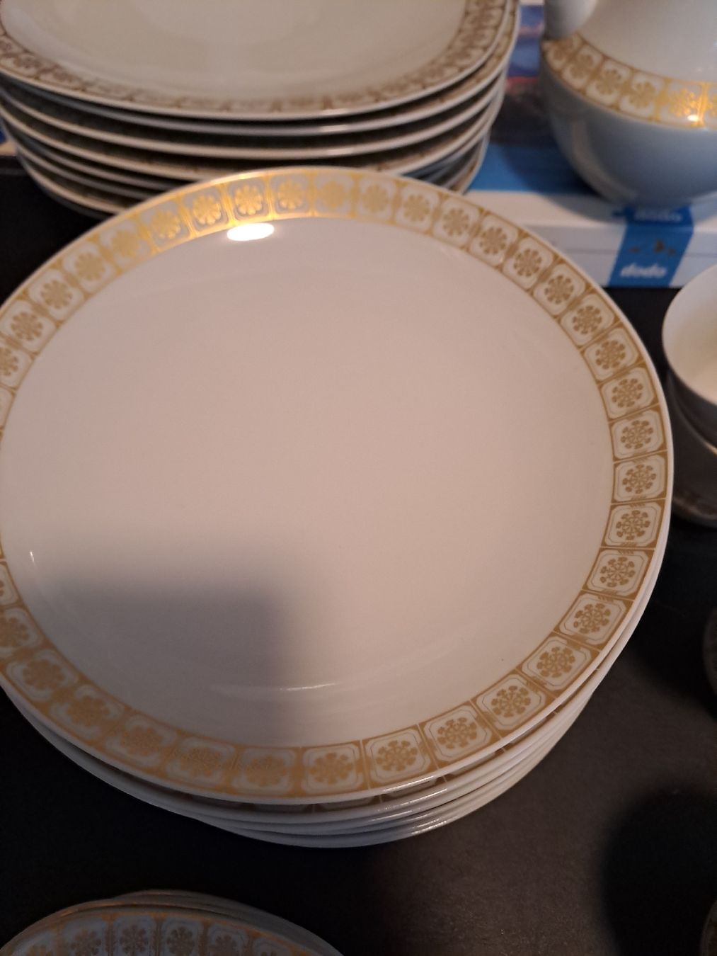 Set di piatti: Langenthaler Service – Usato da Burgdorf venduto da 01jschenk 1