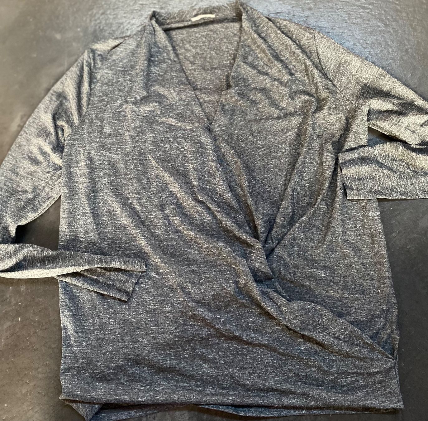 Top: Top Grau American Vintage 38 – Usato da Chur venduto da simhofstr 6