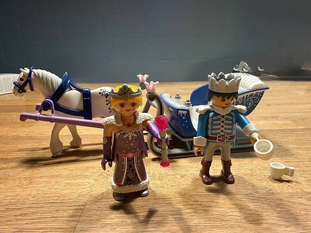 Playmobil Giocattoli: Playmobil Schlitten mit Königspaar 9474 – Usato da Horw venduto da nadine_zieht_um