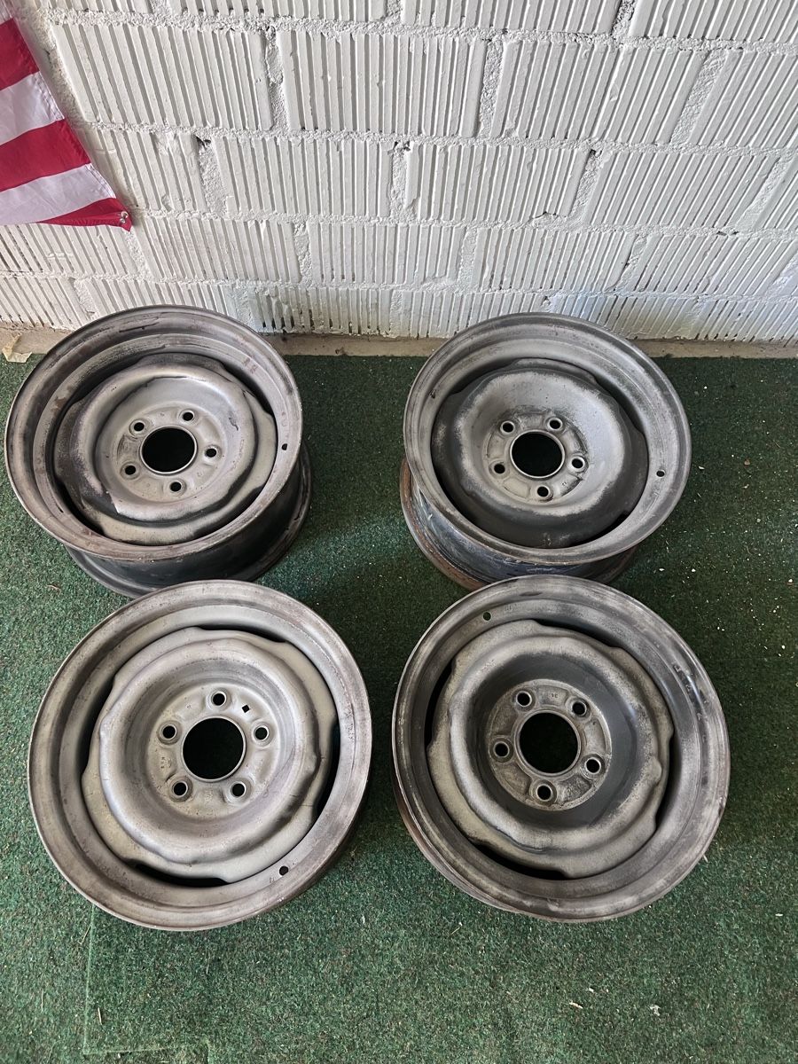Ford Cerchioni: Ford USA Oldtimer Felgen – Usato da Liebefeld venduto da Donkalkbrenn
