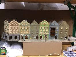 H0 Diorama 7 Stadthäuser mit Innen/ aussen Beleuchtung