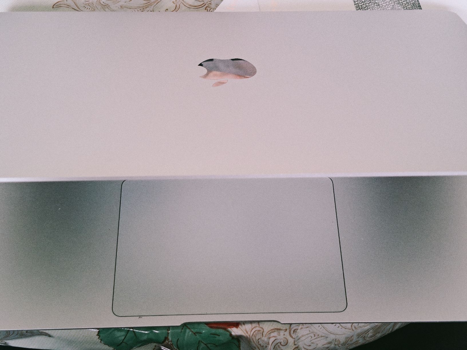 Apple Notebook: Macbook air 2020 i3 256Go batterie normal – Usato da La Chaux-de-Fonds venduto da Honit.ch 2