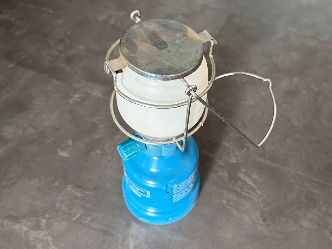 Lampade: Gasflasche mit fast leerer Gaskartusche – Usato da Zürich venduto da haldj2 1
