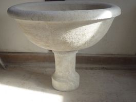 Brunnen , Naturstein , antik