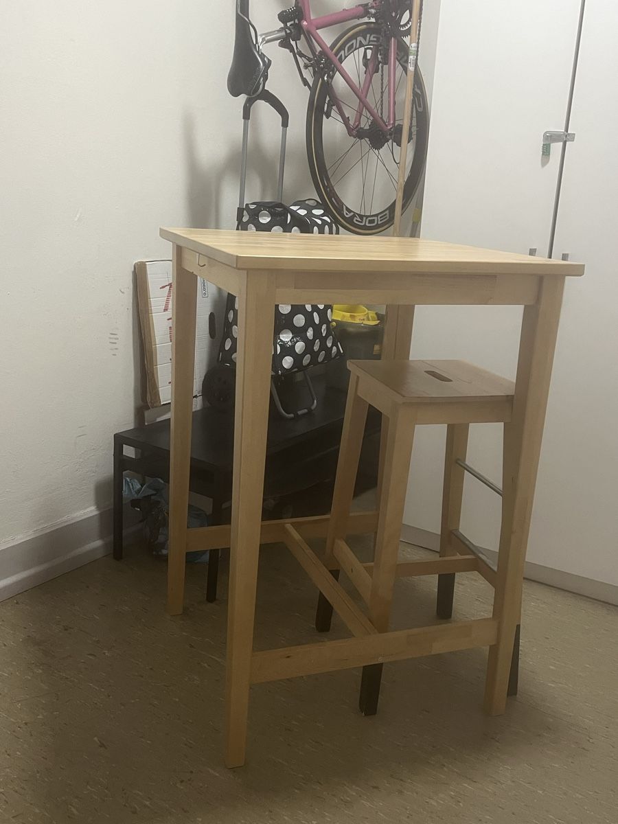 Ikea Tavoli: Bartisch mit zwei Barhockern – Usato da Zürich venduto da toj_j8th 2