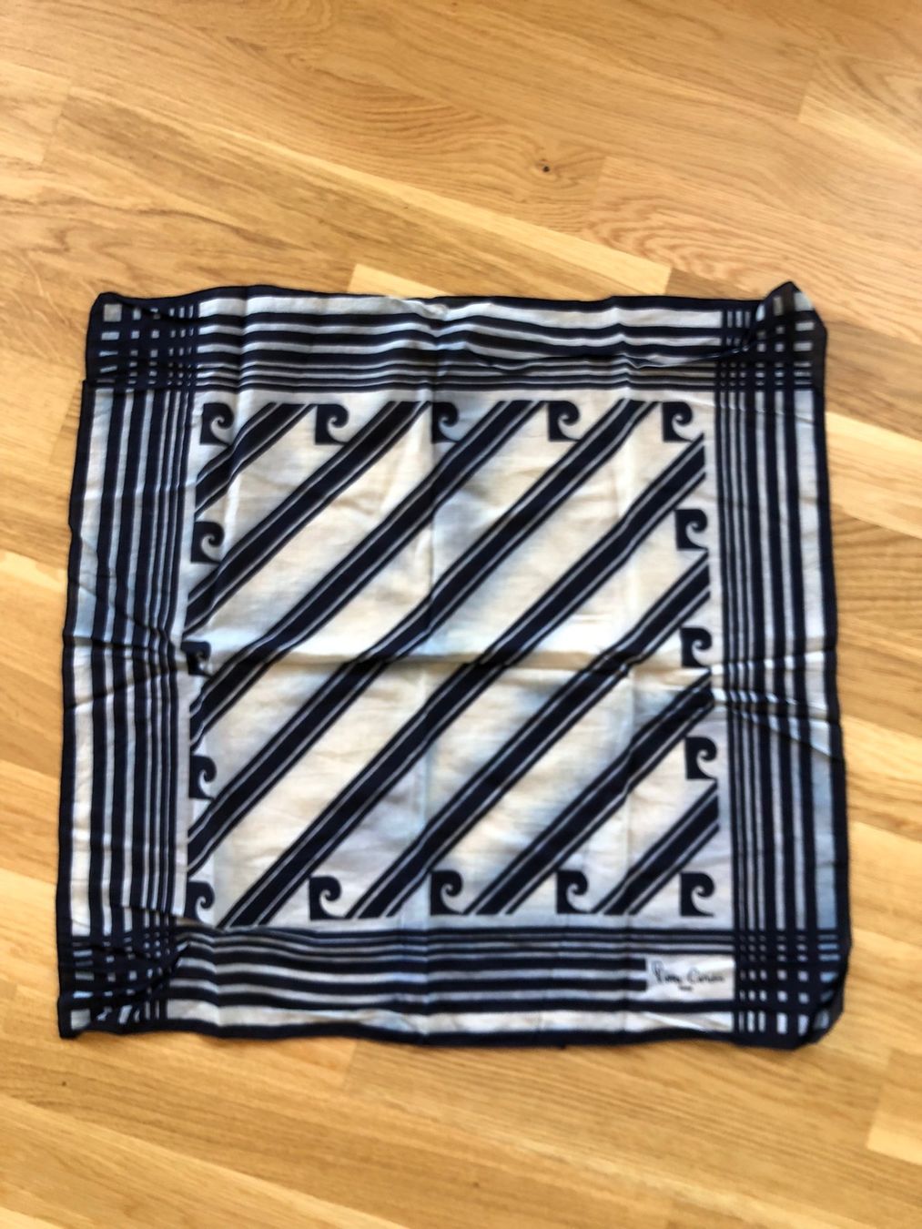 Pierre Cardin Foulard & Sciarpe: Foulard Pierre Cardin – Usato da Genève venduto da ktr_nf66 1