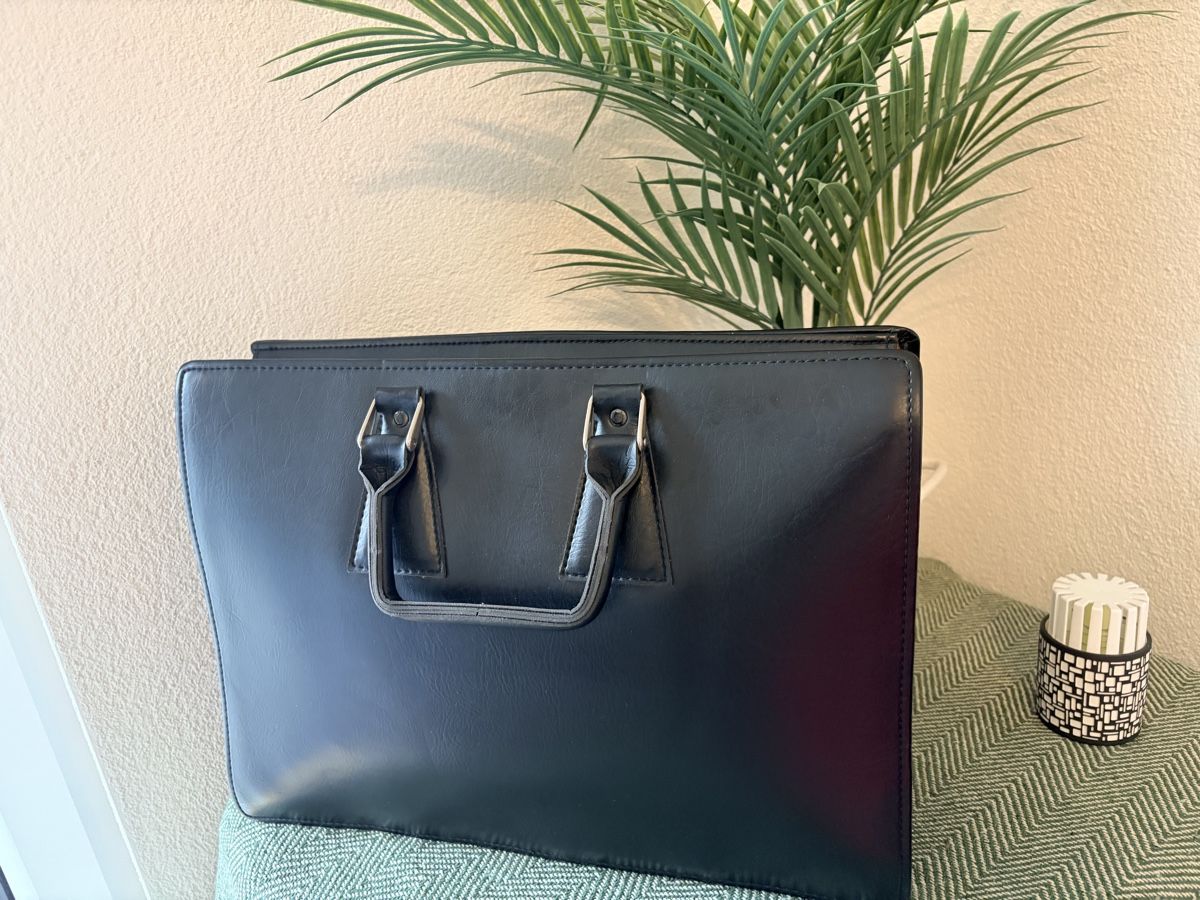 Borse: Elegante schwarze Business-/Laptoptasche – Usato da Kriens venduto da Waqas.naseer
