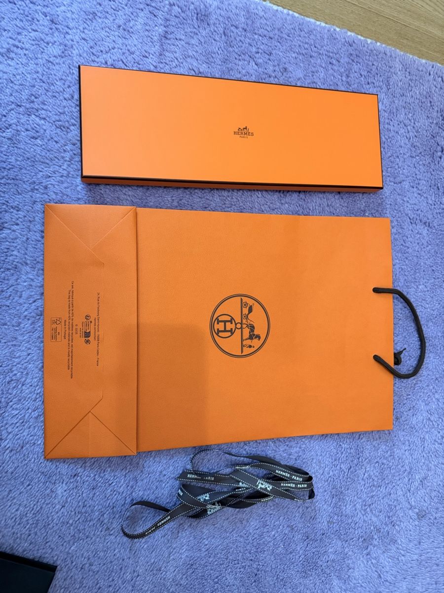 Altro in Decorazioni & Accessori: Hermès Tie Box and Bag Set: Iconic Orange, NEW – Nuovo e nell'imballaggio originale da Männedorf venduto da iza04 1