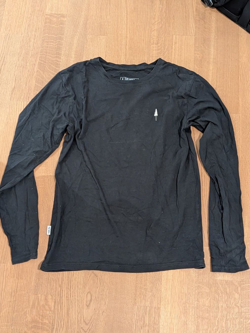 Nikin T-shirts: Nikin schwarzes langarm Shirt Grösse S – D'occasion à Oberrohrdorf par yansei