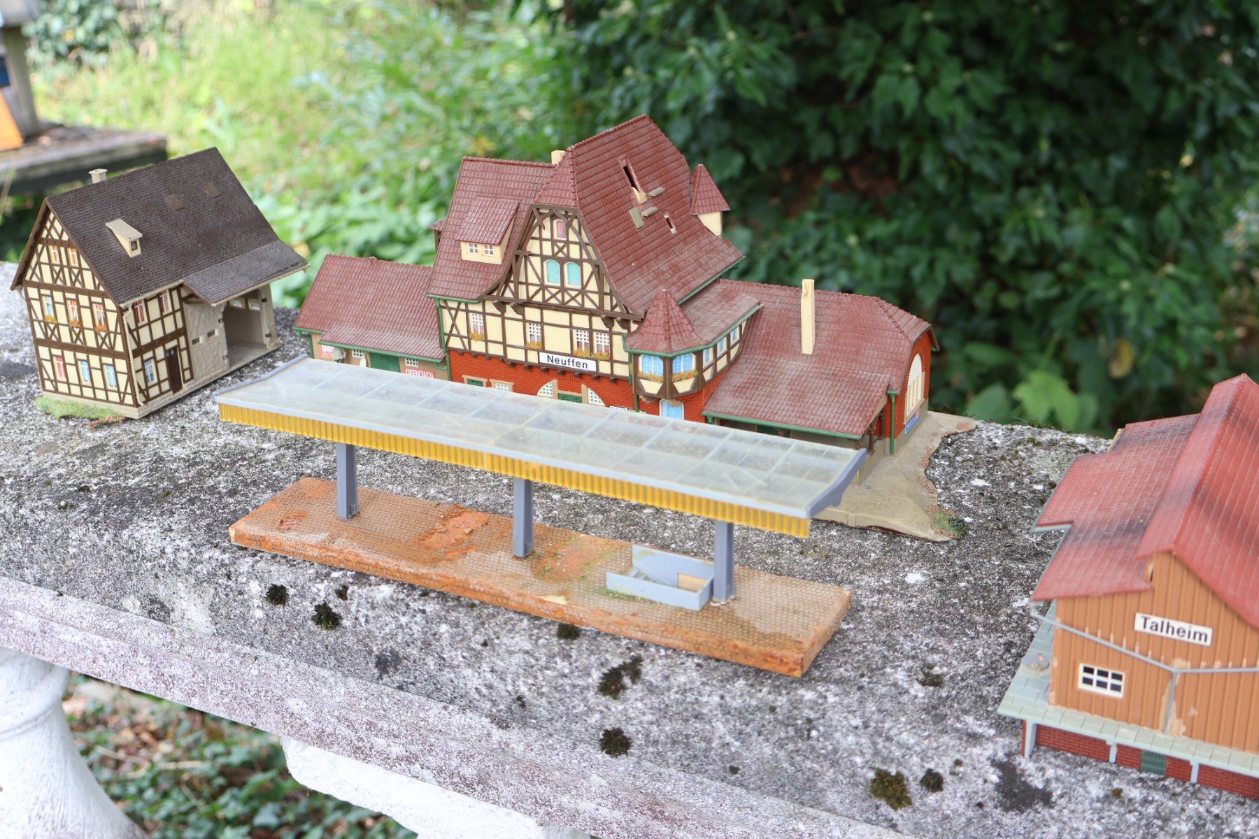 Faller Modellini di ferrovie: Faller Bahnhof Set + Nebengebäude H0 - schöne Modelle – Usato da Winterthur venduto da Monstera 2
