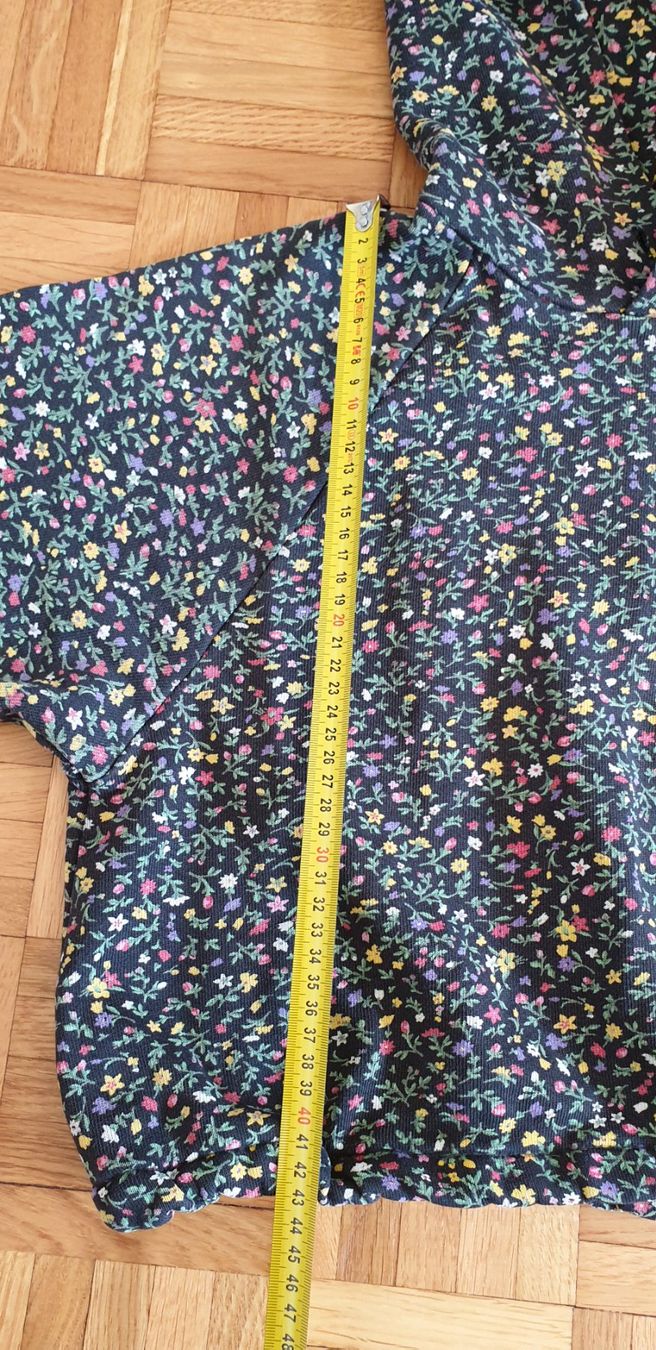 Levi's Pullover & Sweatshirts: Hoodie crop top Levi's à fleurs – Gebraucht aus Neuchâtel von ruedelacote 3