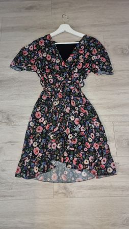 neuwertiges Blumenkleid, ideal für warme Tage! gr M