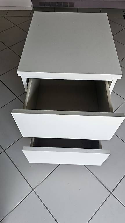 Tables de nuit: Nachttisch – D'occasion à Wislikofen par Bigbaer79 1