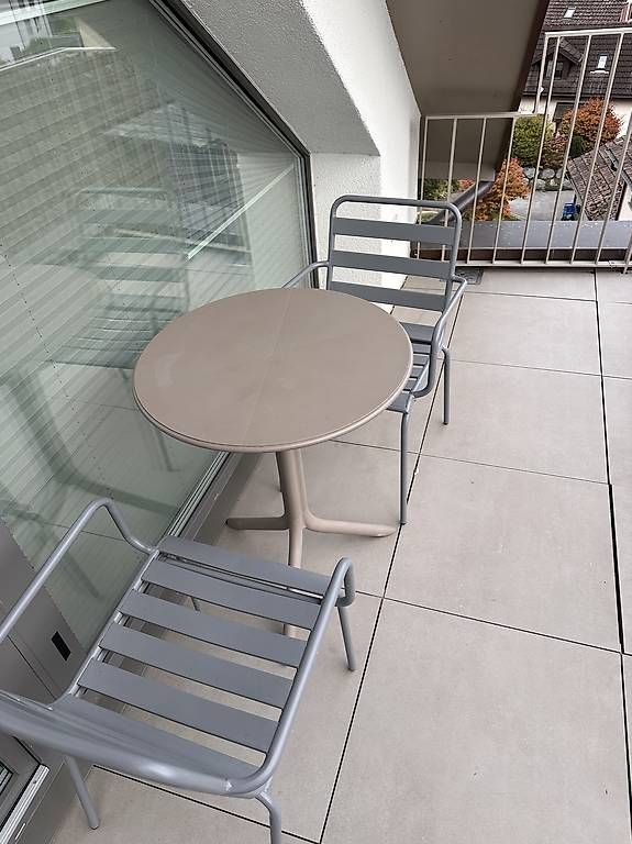 Set di tavolo e panche: Balkonset  Tisch mit 2 Stühlen – Usato da Schmerikon venduto da artflck 2